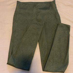 Athleta green snake print chatarunga leggings